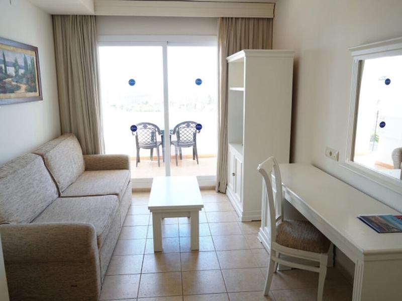 0E7C647DF803D10FE4C84F4CB2FC27C3