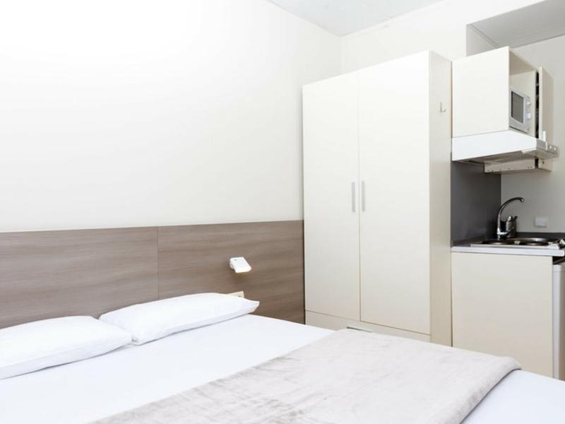 EACB056E0445F4FA2781E6723F3EAA6D