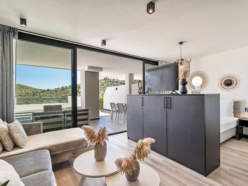 8E7133693B194120A4AAC4CA518BD4D8