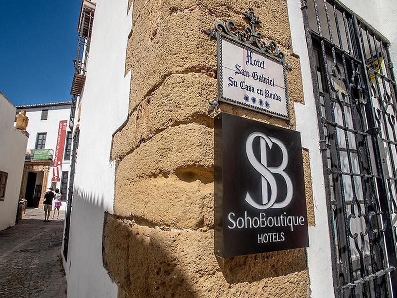 88A7A14301A7178A3A5F5B878B628F2C