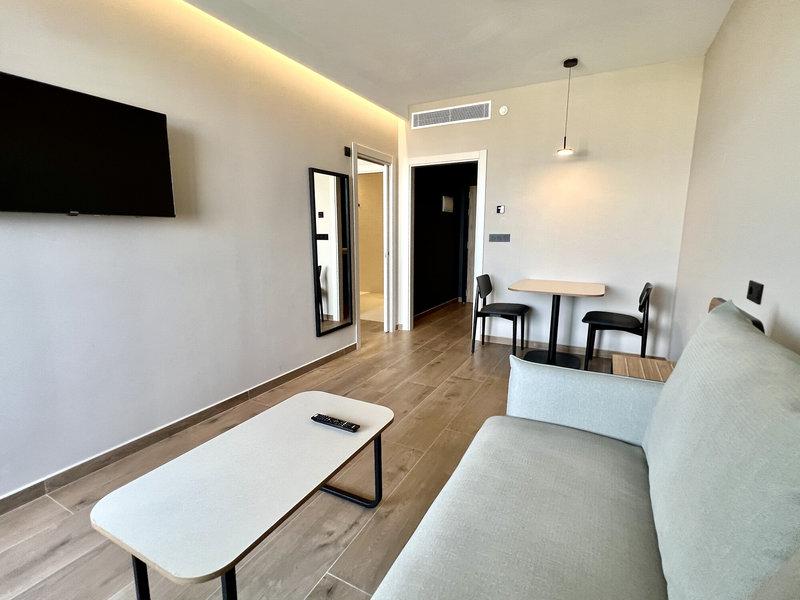 E14FC0A0905A9C0A12247CDF636AF0E1