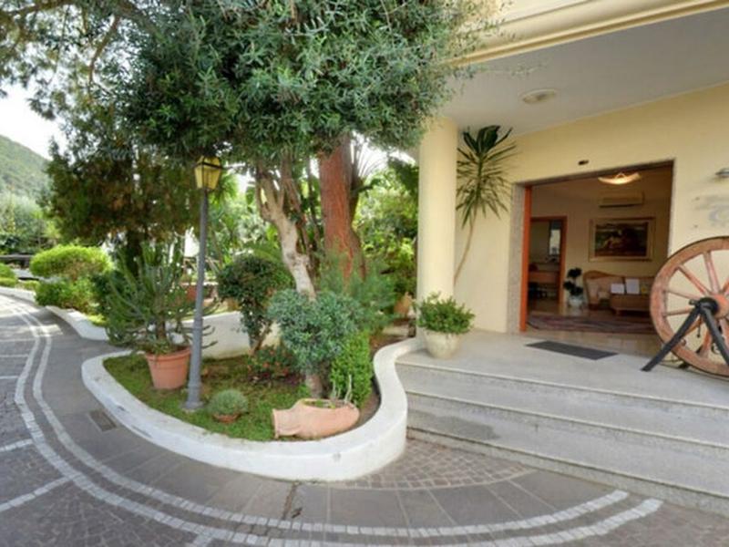 A33535061A9831F4D79ABA1FB72658EF