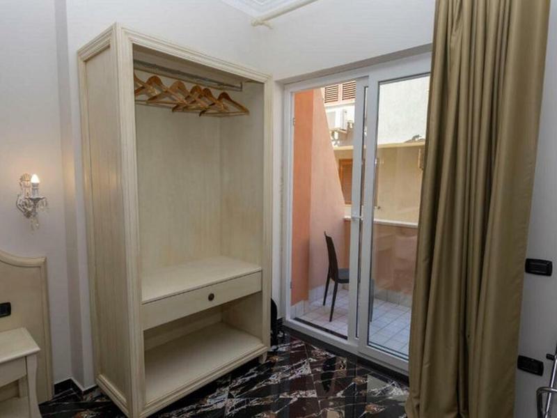 DA9A382D2358B259B8FA832D1E353043