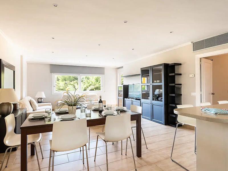 CF7B4B5D4CDBF57EFDD172F6E4EAE079