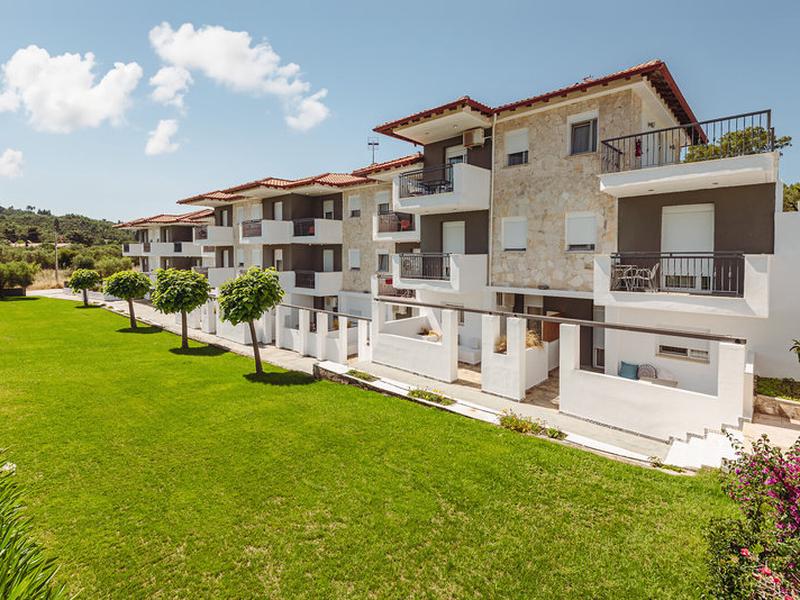 E85B973E0A3C0B90FD7BB209A228358E