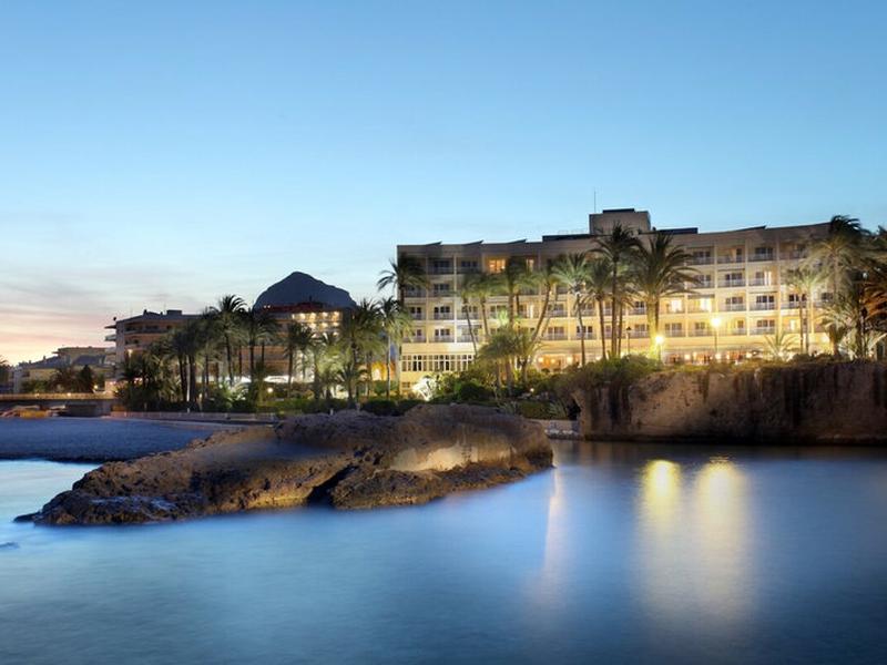 BC74C567445E79B9441D4E798B2272D7