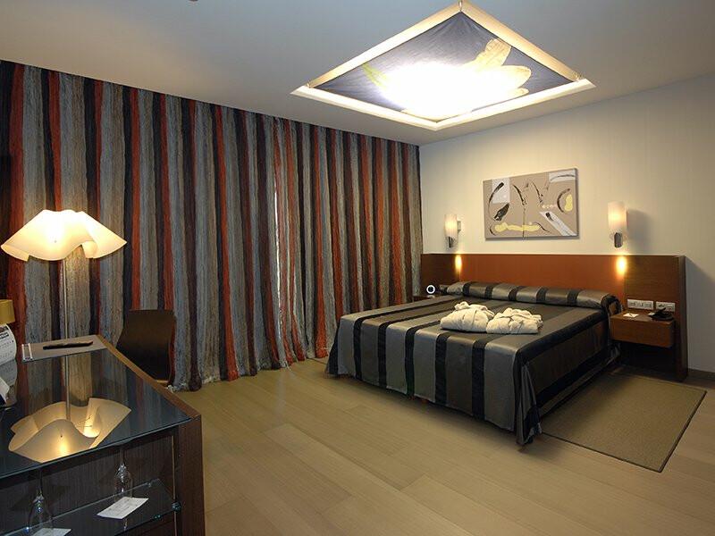 51762FCEE70881BC3E3843D4AA523ADA