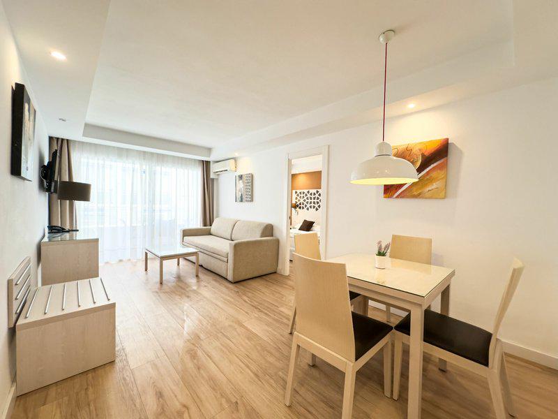 5724423AF4FAC7C1BF915D0B0338DED2