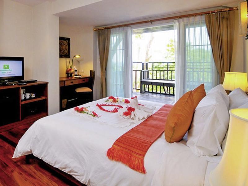 E14C8EAFE7DEB896D3D3BD8098DBEB8D