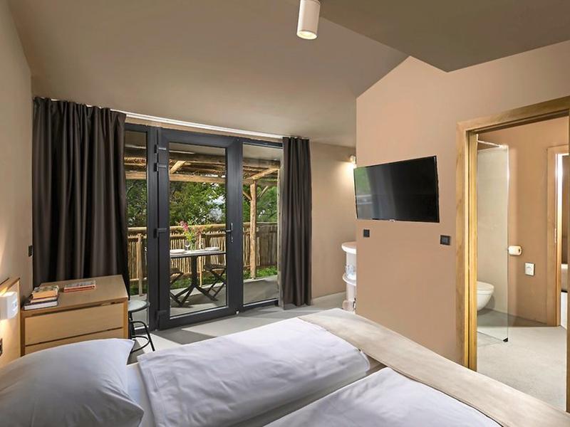 17548BCEB4961F4A6726E80E4AE1C553