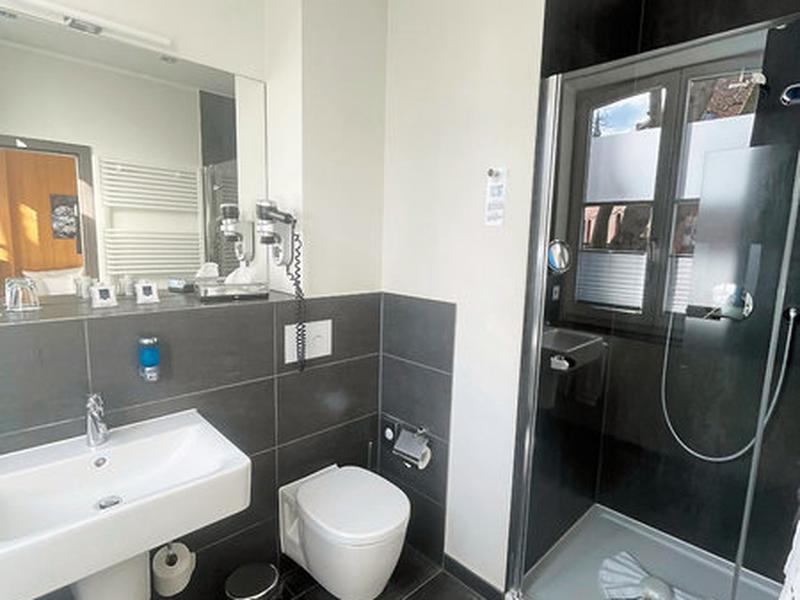 51F2237378812719B557A4FD96F26623