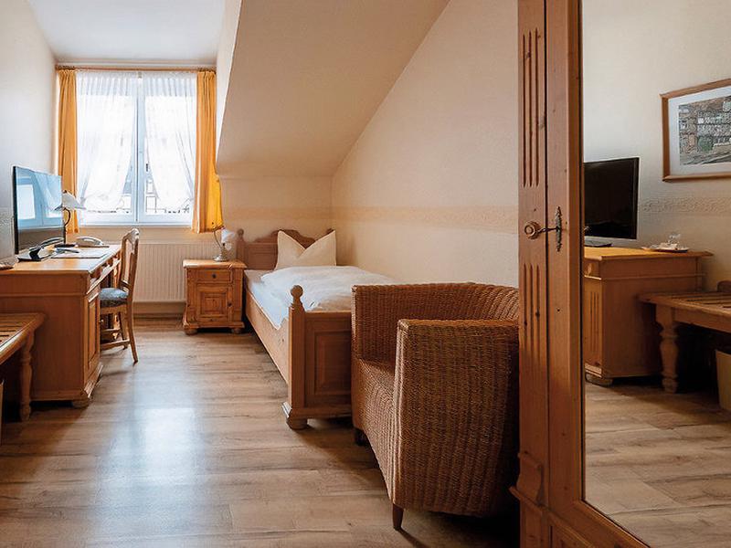 66DA5530550301A72BF6663009086ED5