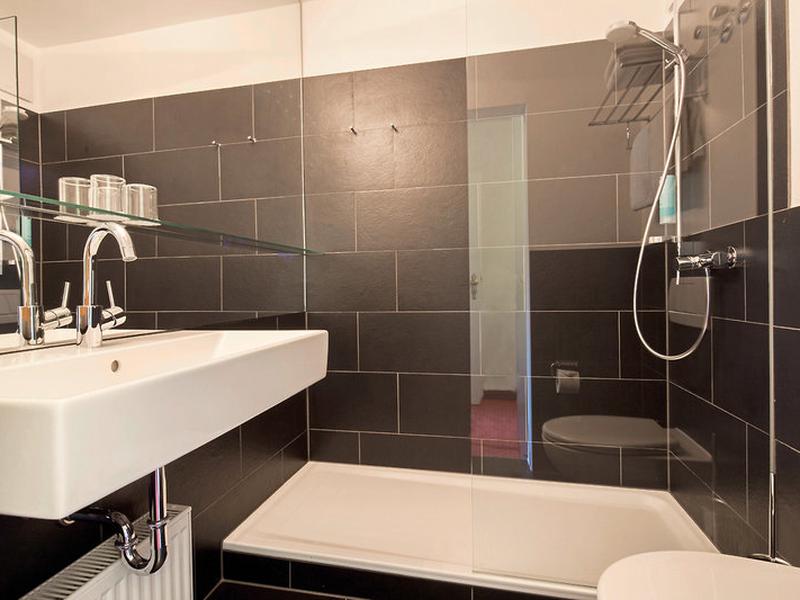 DD6B9F6CFC5D9931F12B1994F3EA31E2