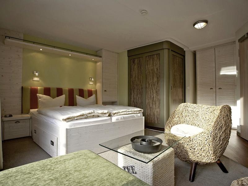 DC5B36AD04A729EEC0FC209F7430716B