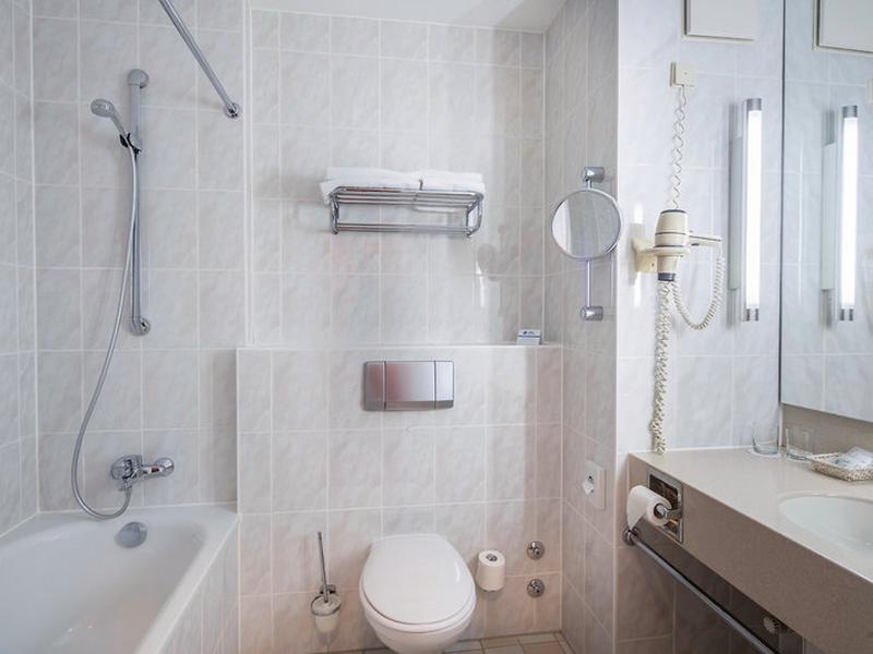 27888648A56A00BA84DC0C053D8230C2