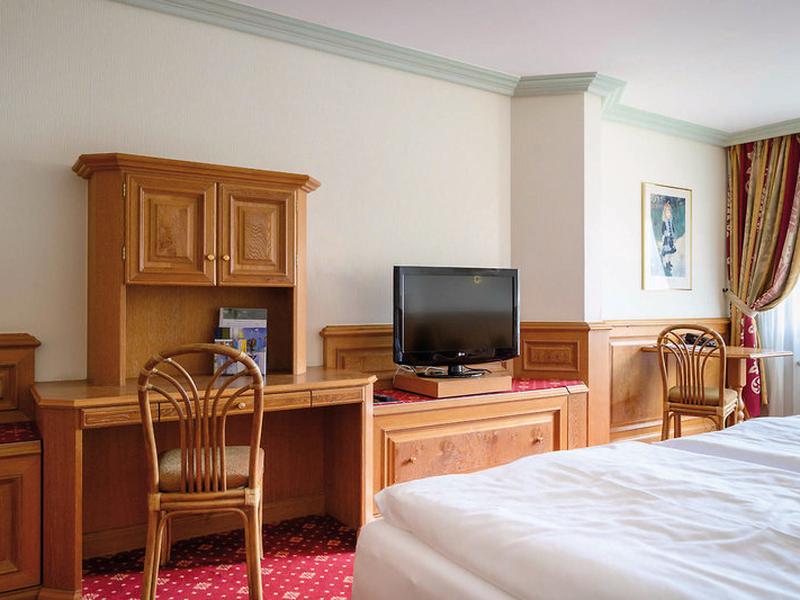 BEA656F35F0388584D9DE8048283125E