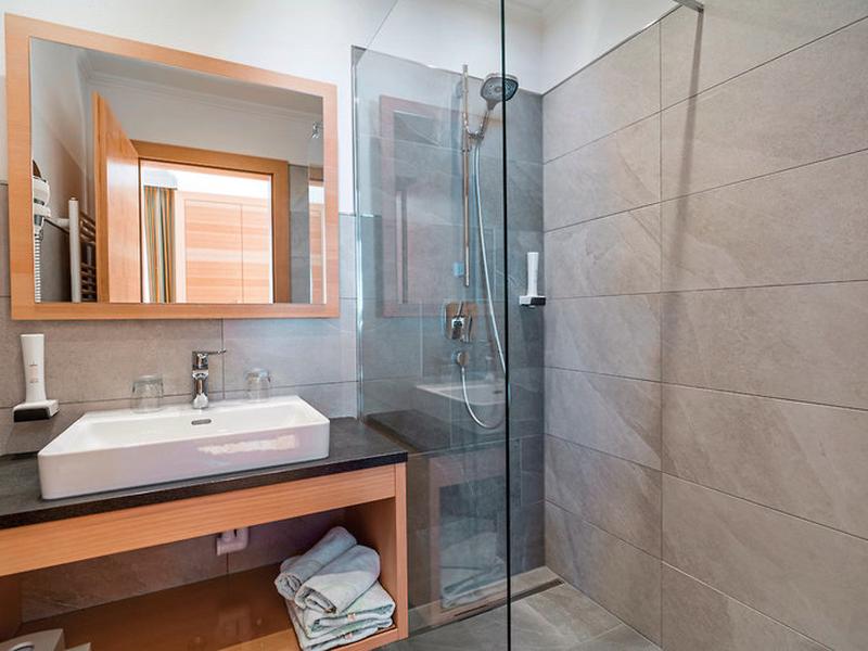 E49FC8425F97F44F36BEBB5FC44E6031