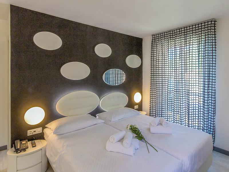 8410CE90191D681053F40290C5665B43