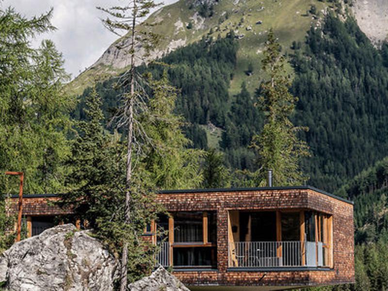 25811B514070E26B66A66A37F27944D7