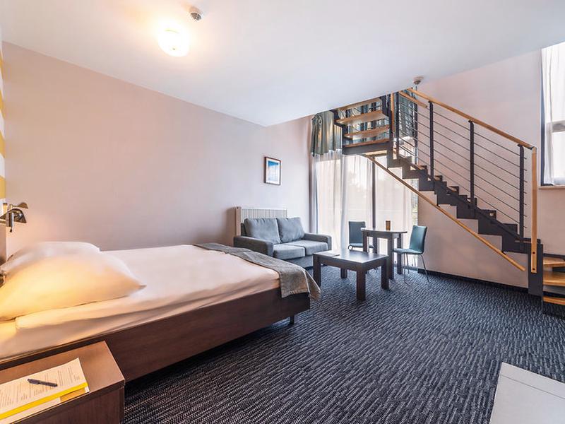 8105FBEA9B4046EEE31942182C2B8D64