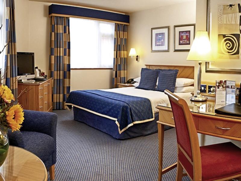 EF08008B7122BFF70D92FD615A0CBA7A