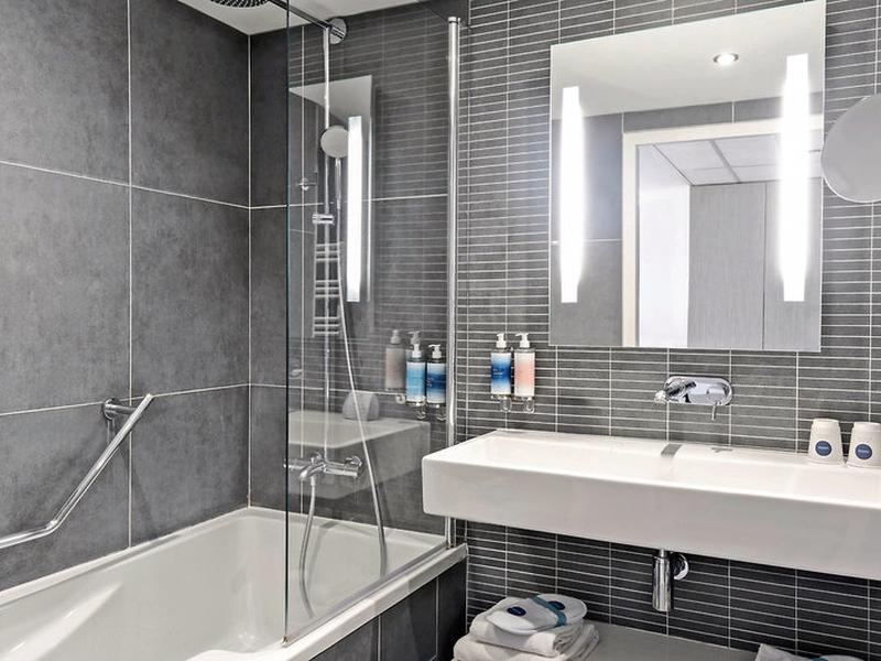 77BFBF1D3F2C44CC056ADFC10E0A6F18