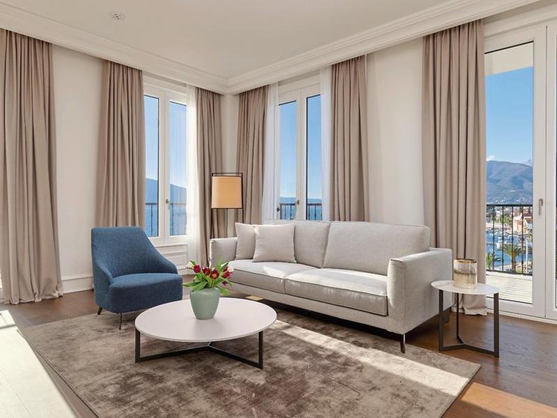 F178D702FEA752AD4BBFEAEF93A32377