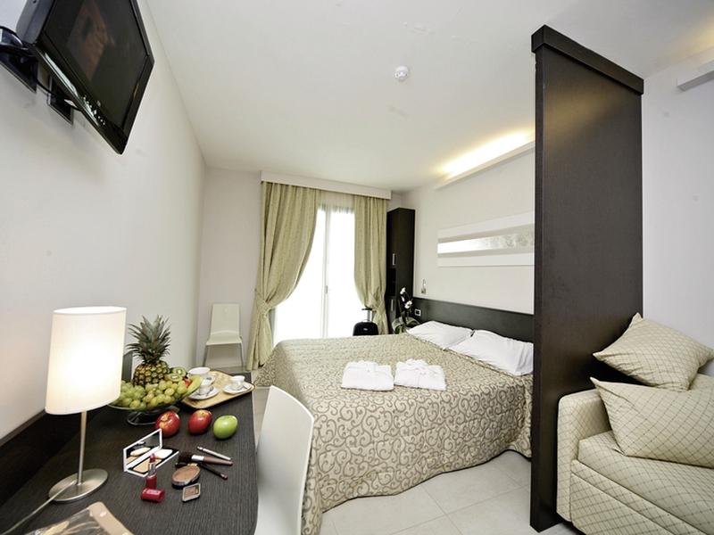 EC47CC02B35F44A4BCF5F4DAFBBC9620