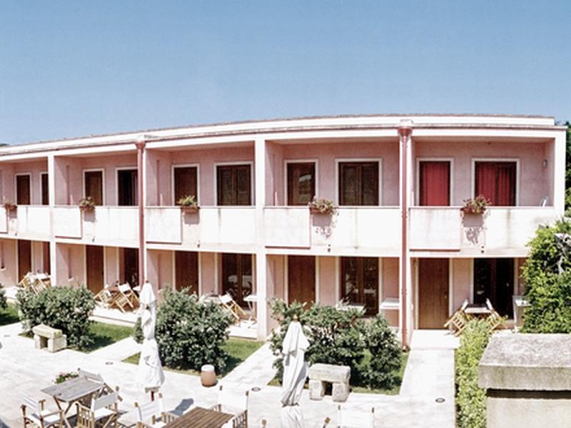 DDBB712651C37A09A5F4B0D0FCE52238