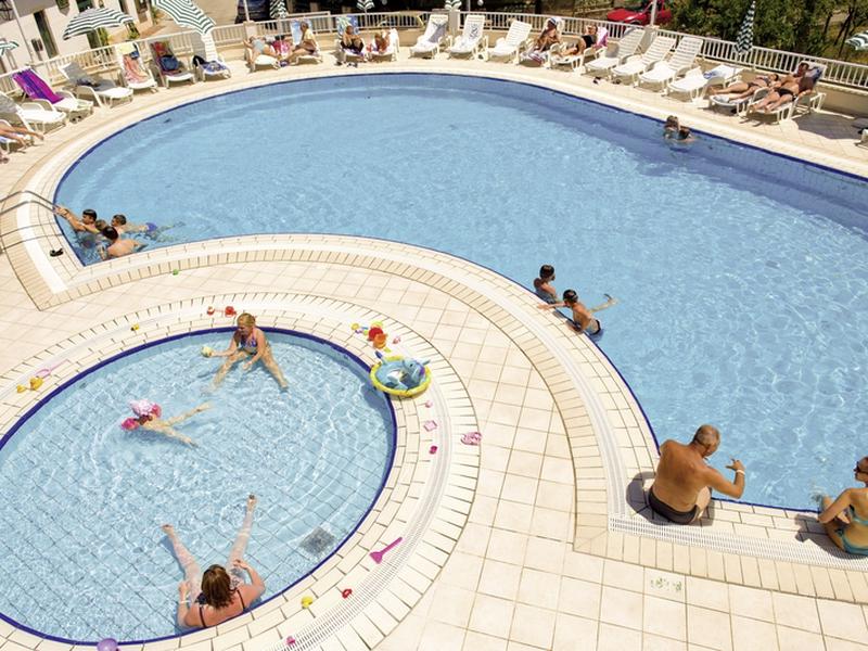 0D1E8376DE3B6C4E120E2DE09BFC51B2