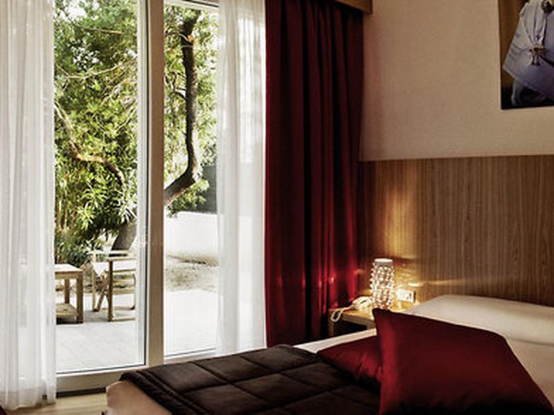 02927C2C79B81466E43CBC2AA5A0900D