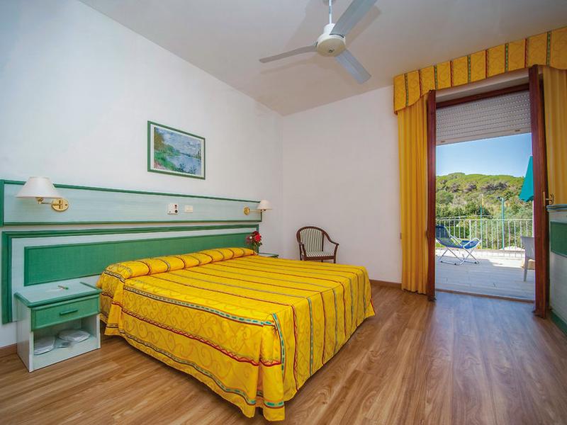 FB0FB52A677D99D80C94596C54FAA1B8