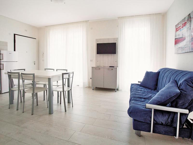 F0548CC9D34AE42F2708AA9EDE78AD04