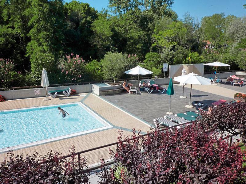 BADFCD7C0A44EAEF2D43865C1EC56C74