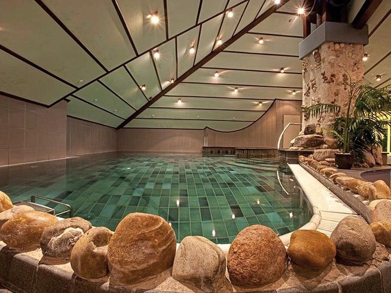 B2C2DBA00280F4B0B6B64C7CBFF5F0D9