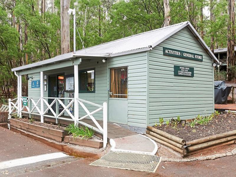 70BC2A6782E61F99AD4DB8B121643A46