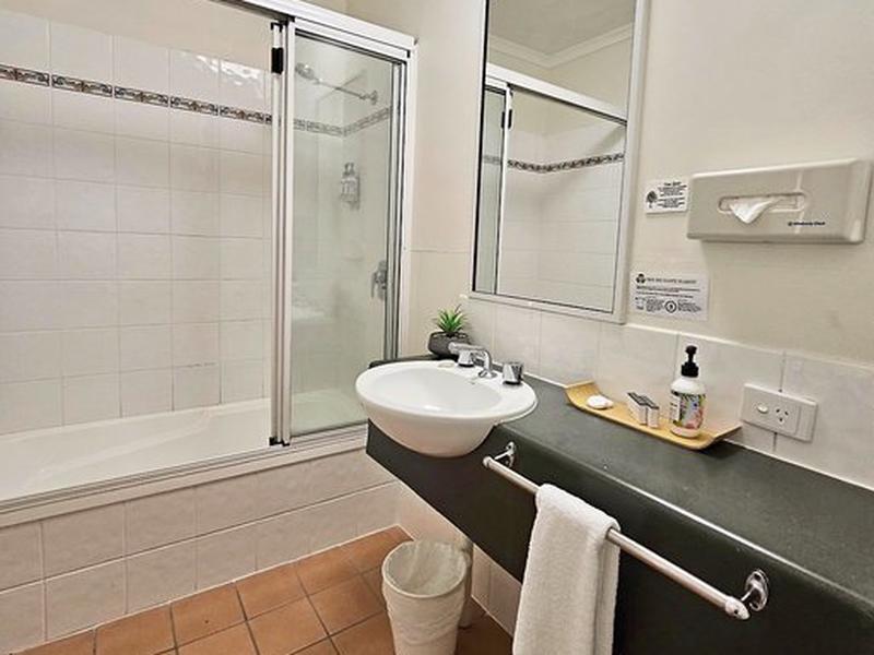 EF4C5DAFB372F29E4F9AAB95112DFD5E