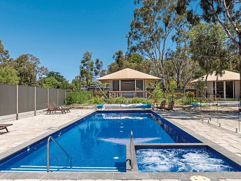 7CAA9237F123535F998B6A2BEB63D9D8