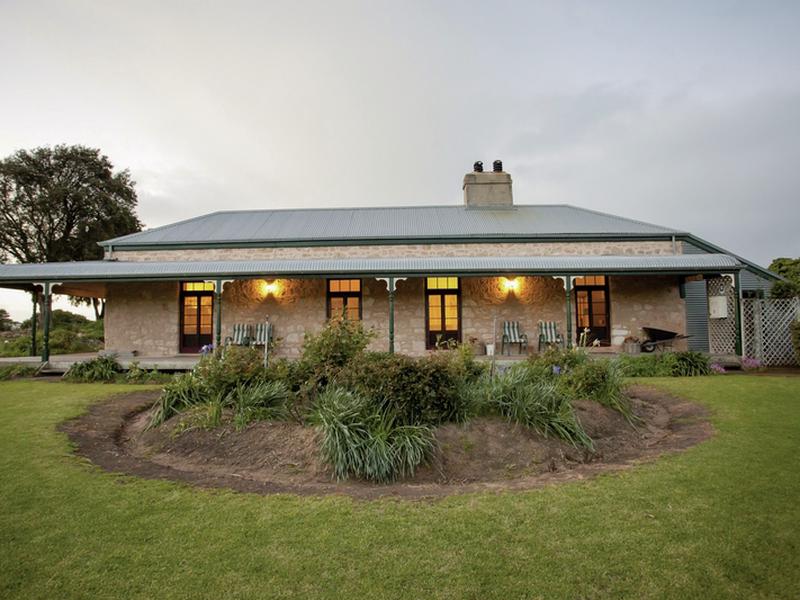 1CD8270E29F044331D919E16A318178F