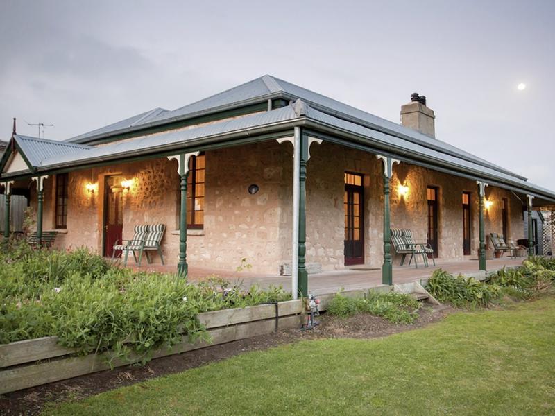 38192118AE35D4861B920425DF6436BD