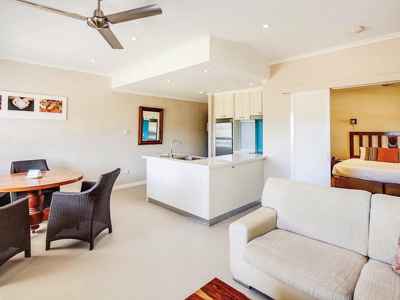 025879BDF3519F0E55D79DDAF39EAAA3