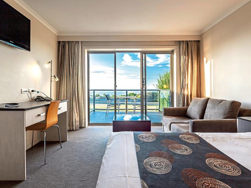 0D6FF03DD0040CE37922B47AE7556423