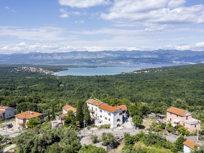 5FE0067E6D9B47498AE82532836E3788