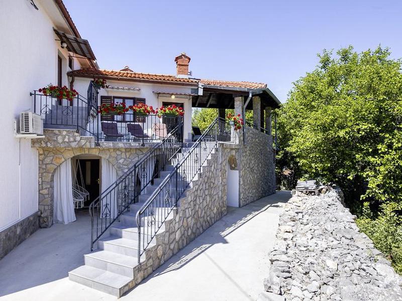 FE23F259A519679DDFF53676F789F116