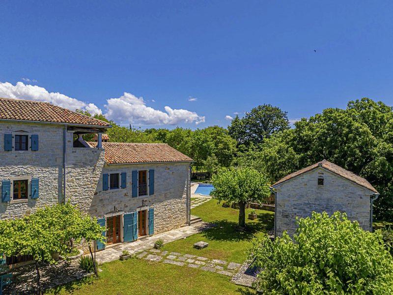 83779D779AE970F8DB7F5A78A3705AEC