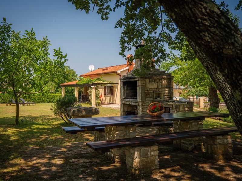 221AE67E1A91E5FCCB618B440D812242