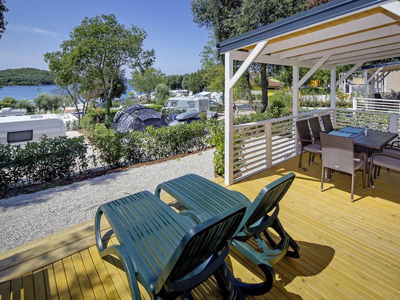 CC3A3555C547DA4E838574E0BF5B9358