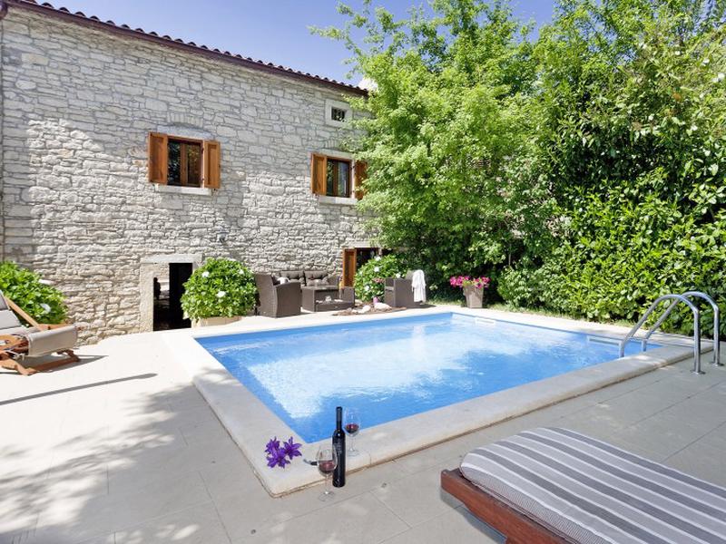 34F7F172D4EE0A60F2E52A77E2F09290