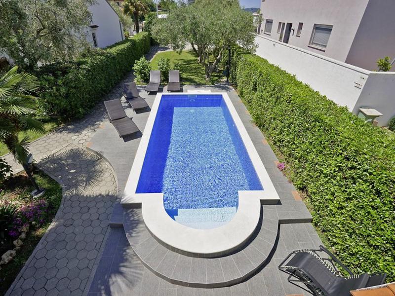 CA20731AE18F508822B0F5E38B43A07D