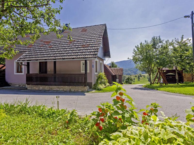 FFB1B7A9242F3B85BC766909FEB0596F